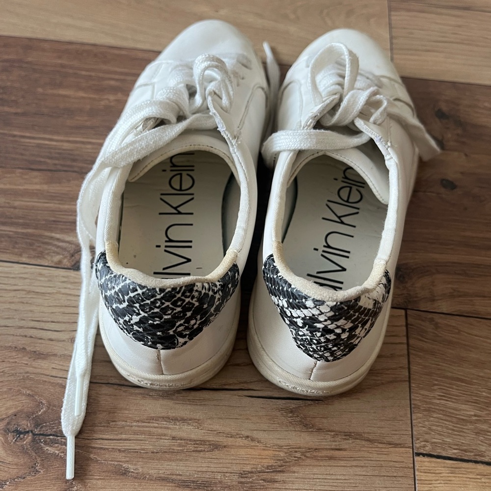 Calvin Klein White Shoes Snakeskin Accent US 6.5